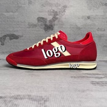 Unisex športovo-voľnočasové topánky, model Nemecké tréningové topánky; horný materiál: vrchná koža + textil; podrážka: MD; zapínanie: šnúrky; špička: okrúhla; výška päty: nízka (1–3 cm)