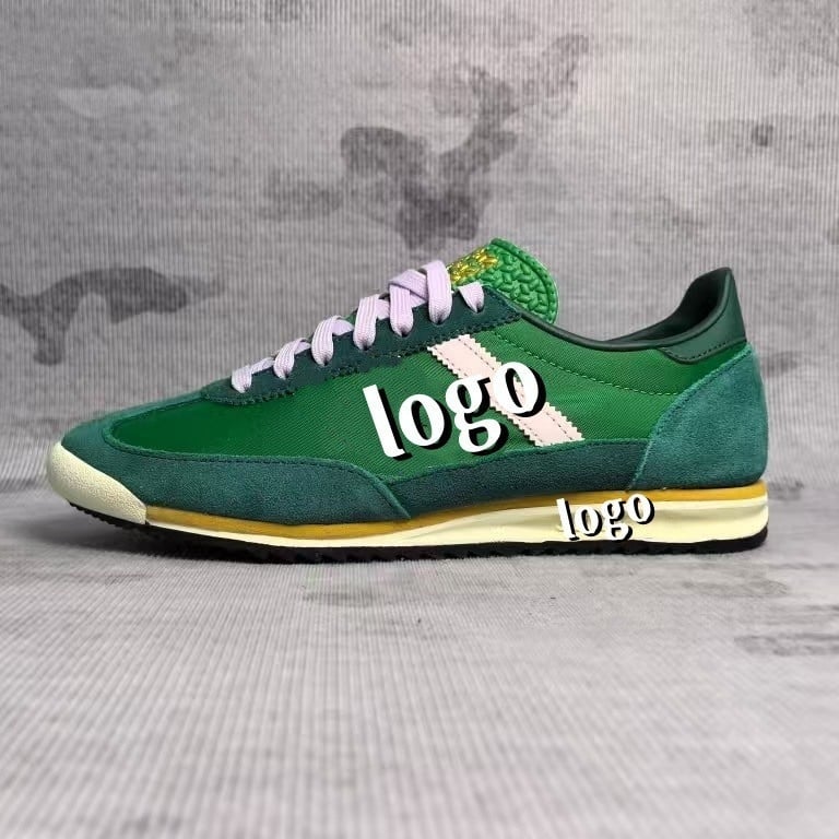 Unisex športovo-voľnočasové topánky, model Nemecké tréningové topánky; horný materiál: vrchná koža + textil; podrážka: MD; zapínanie: šnúrky; špička: okrúhla; výška päty: nízka (1–3 cm)