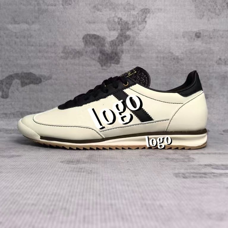 Unisex športovo-voľnočasové topánky, model Nemecké tréningové topánky; horný materiál: vrchná koža + textil; podrážka: MD; zapínanie: šnúrky; špička: okrúhla; výška päty: nízka (1–3 cm)