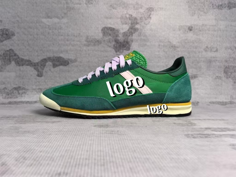 Unisex športovo-voľnočasové topánky, model Nemecké tréningové topánky; horný materiál: vrchná koža + textil; podrážka: MD; zapínanie: šnúrky; špička: okrúhla; výška päty: nízka (1–3 cm)