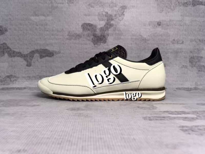 Unisex športovo-voľnočasové topánky, model Nemecké tréningové topánky; horný materiál: vrchná koža + textil; podrážka: MD; zapínanie: šnúrky; špička: okrúhla; výška päty: nízka (1–3 cm)