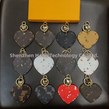 PU materiál, kľúčenka v tvare srdca, ozdoba na tašku, ľahký luxusný štýl