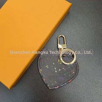 PU materiál, kľúčenka v tvare srdca, ozdoba na tašku, ľahký luxusný štýl