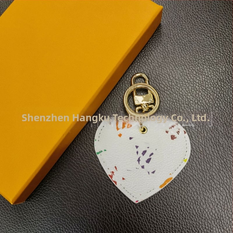 PU materiál, kľúčenka v tvare srdca, ozdoba na tašku, ľahký luxusný štýl