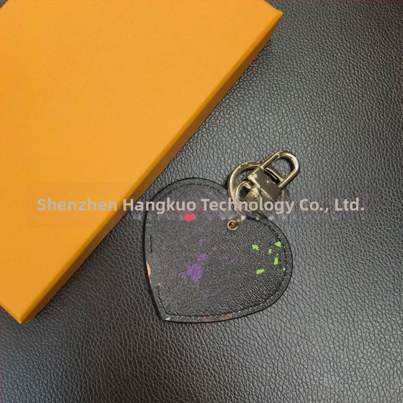 PU materiál, kľúčenka v tvare srdca, ozdoba na tašku, ľahký luxusný štýl