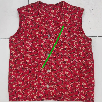 Vestă damă pentru exterior, decolteu în V, lungime scurtă, croială în formă A, fermoar, umplutură poliester