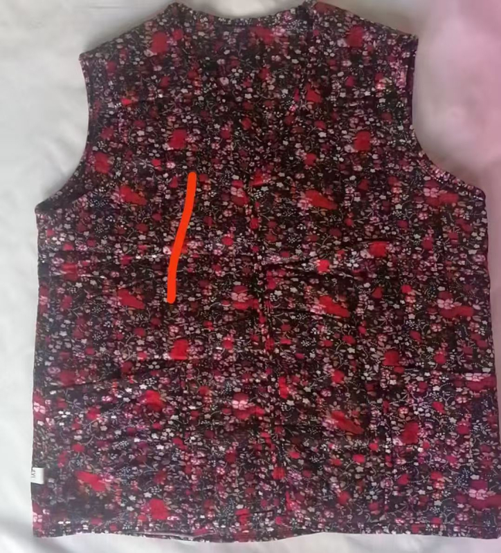 Vestă damă pentru exterior, decolteu în V, lungime scurtă, croială în formă A, fermoar, umplutură poliester