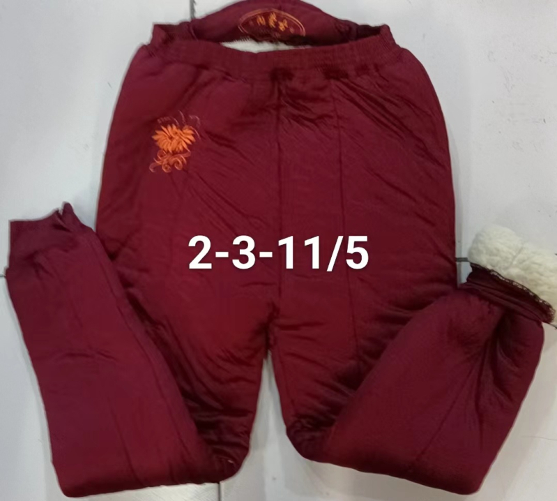 Vestă damă pentru exterior, decolteu în V, lungime scurtă, croială în formă A, fermoar, umplutură poliester