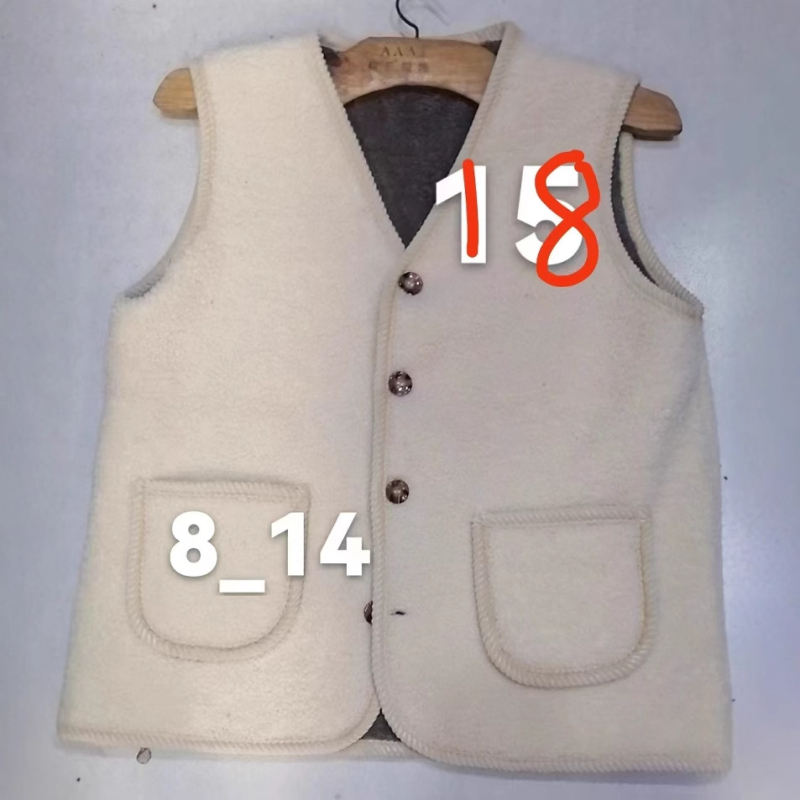 Vestă damă pentru exterior, decolteu în V, lungime scurtă, croială în formă A, fermoar, umplutură poliester