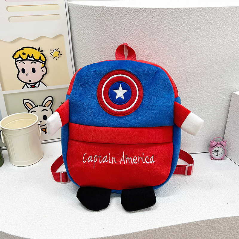 Óvodai plüss hátizsák – Spider-Man mintával, uniszex, plüss anyag, pamut bélés, ívelt vállpántok, lopás elleni és földrengés elleni védelem