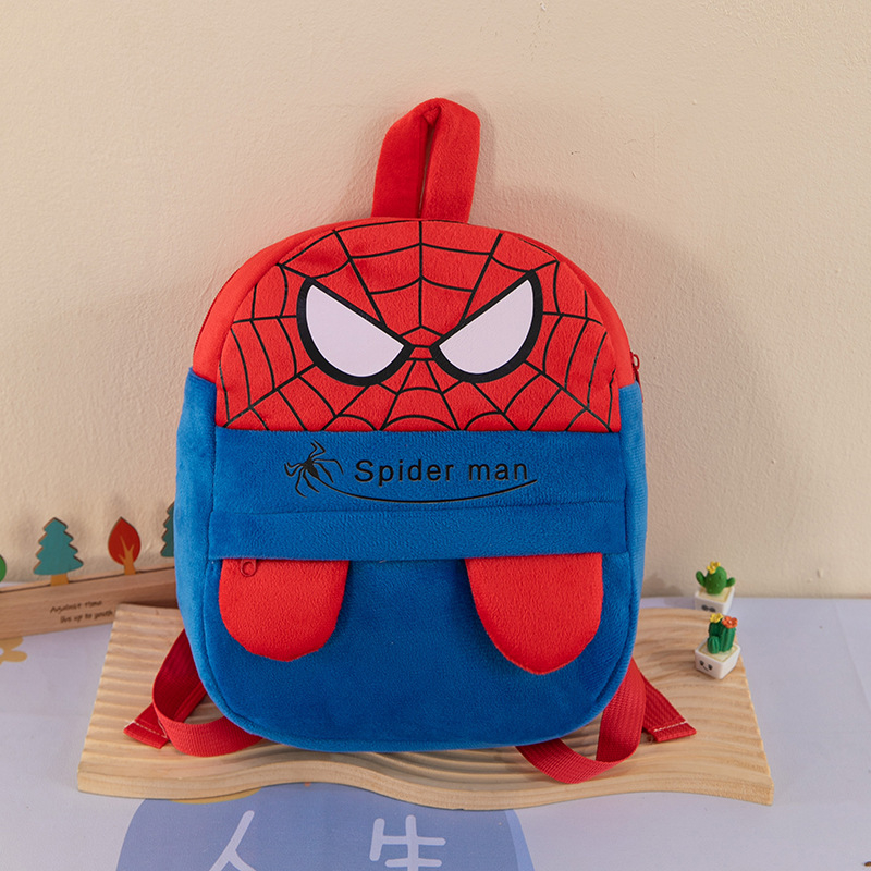 Óvodai plüss hátizsák – Spider-Man mintával, uniszex, plüss anyag, pamut bélés, ívelt vállpántok, lopás elleni és földrengés elleni védelem