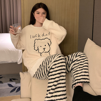 Γυναικείο σετ πιτζάμες από βελούδινο ύφασμα — καρντγκάν, ζωντανό και χαριτωμένο στυλ, μακριά μανίκια, παντελόνες πλήρους μήκους, ζεστό νυχτερινό ένδυμα για τον χειμώνα 2025