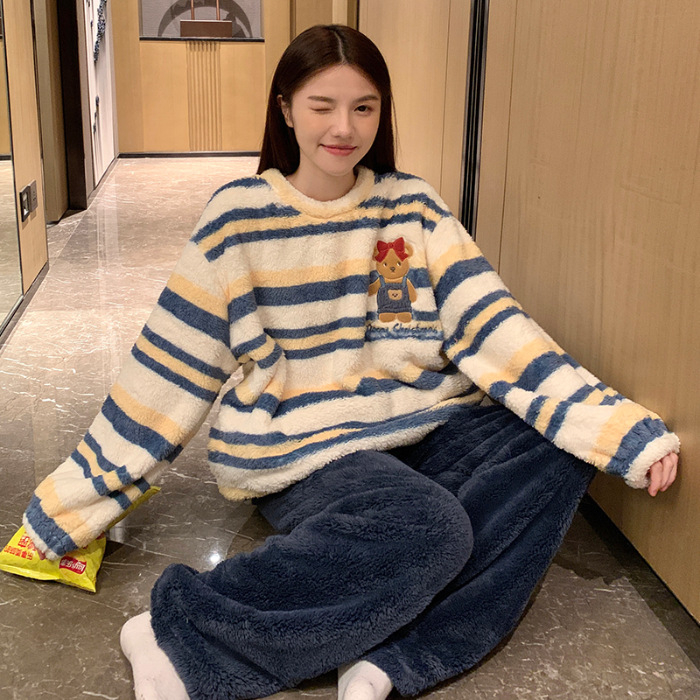 Γυναικείο σετ πιτζάμες από βελούδινο ύφασμα — καρντγκάν, ζωντανό και χαριτωμένο στυλ, μακριά μανίκια, παντελόνες πλήρους μήκους, ζεστό νυχτερινό ένδυμα για τον χειμώνα 2025