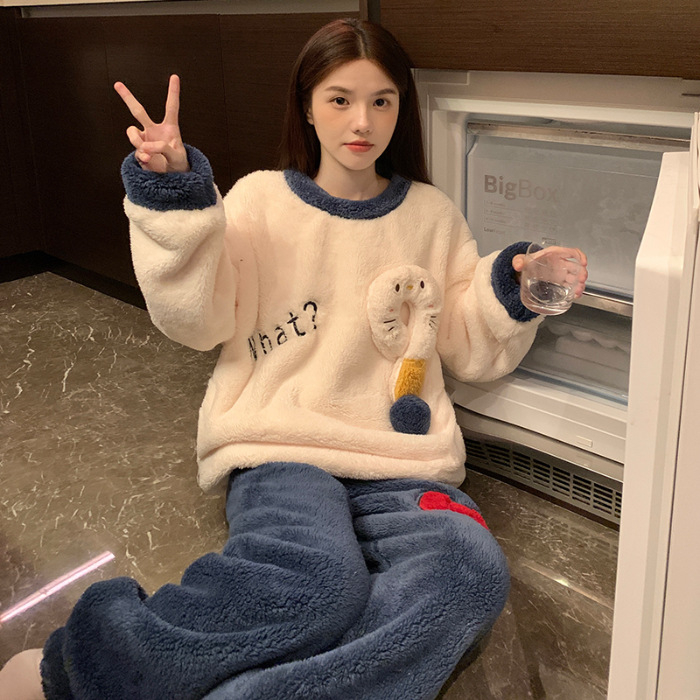 Γυναικείο σετ πιτζάμες από βελούδινο ύφασμα — καρντγκάν, ζωντανό και χαριτωμένο στυλ, μακριά μανίκια, παντελόνες πλήρους μήκους, ζεστό νυχτερινό ένδυμα για τον χειμώνα 2025