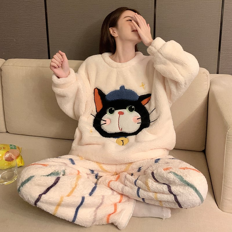 Γυναικείο σετ πιτζάμες από βελούδινο ύφασμα — καρντγκάν, ζωντανό και χαριτωμένο στυλ, μακριά μανίκια, παντελόνες πλήρους μήκους, ζεστό νυχτερινό ένδυμα για τον χειμώνα 2025