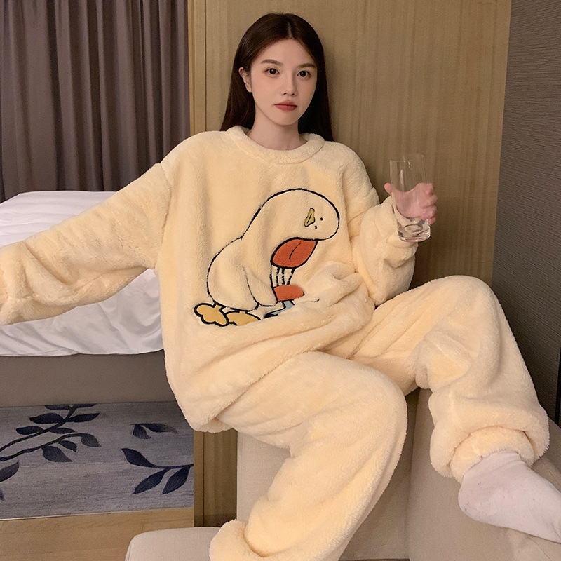 Γυναικείο σετ πιτζάμες από βελούδινο ύφασμα — καρντγκάν, ζωντανό και χαριτωμένο στυλ, μακριά μανίκια, παντελόνες πλήρους μήκους, ζεστό νυχτερινό ένδυμα για τον χειμώνα 2025