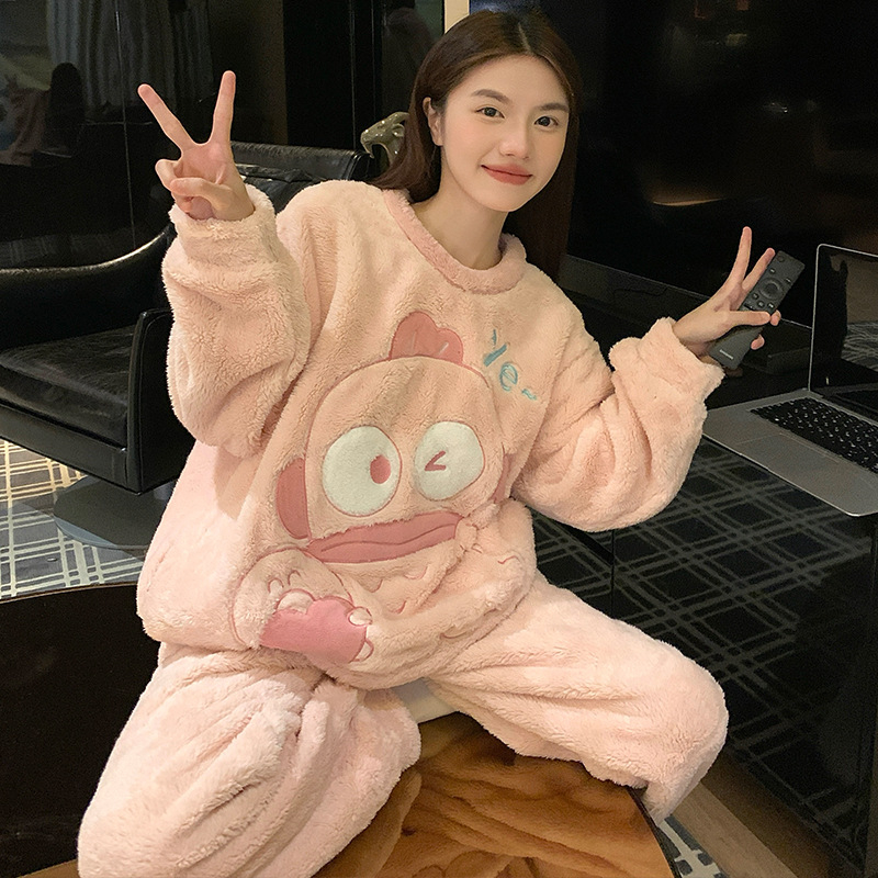 Γυναικείο σετ πιτζάμες από βελούδινο ύφασμα — καρντγκάν, ζωντανό και χαριτωμένο στυλ, μακριά μανίκια, παντελόνες πλήρους μήκους, ζεστό νυχτερινό ένδυμα για τον χειμώνα 2025