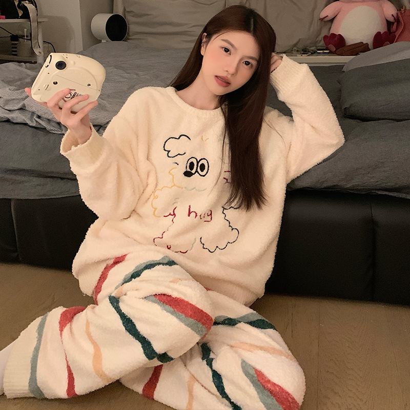 Γυναικείο σετ πιτζάμες από βελούδινο ύφασμα — καρντγκάν, ζωντανό και χαριτωμένο στυλ, μακριά μανίκια, παντελόνες πλήρους μήκους, ζεστό νυχτερινό ένδυμα για τον χειμώνα 2025