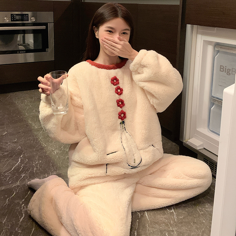 Γυναικείο σετ πιτζάμες από βελούδινο ύφασμα — καρντγκάν, ζωντανό και χαριτωμένο στυλ, μακριά μανίκια, παντελόνες πλήρους μήκους, ζεστό νυχτερινό ένδυμα για τον χειμώνα 2025