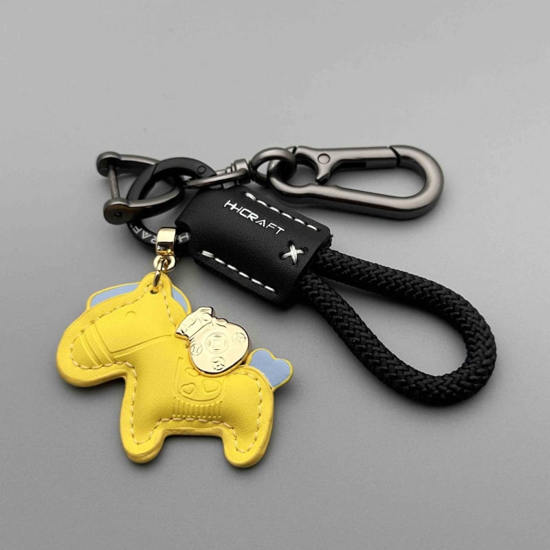 Kľúčenka – roztomilý karikatúrny štýl, kožená pletená šnúrka a kruh na kľúče pre auto zo zinkovej zliatiny – darček k narodeninám