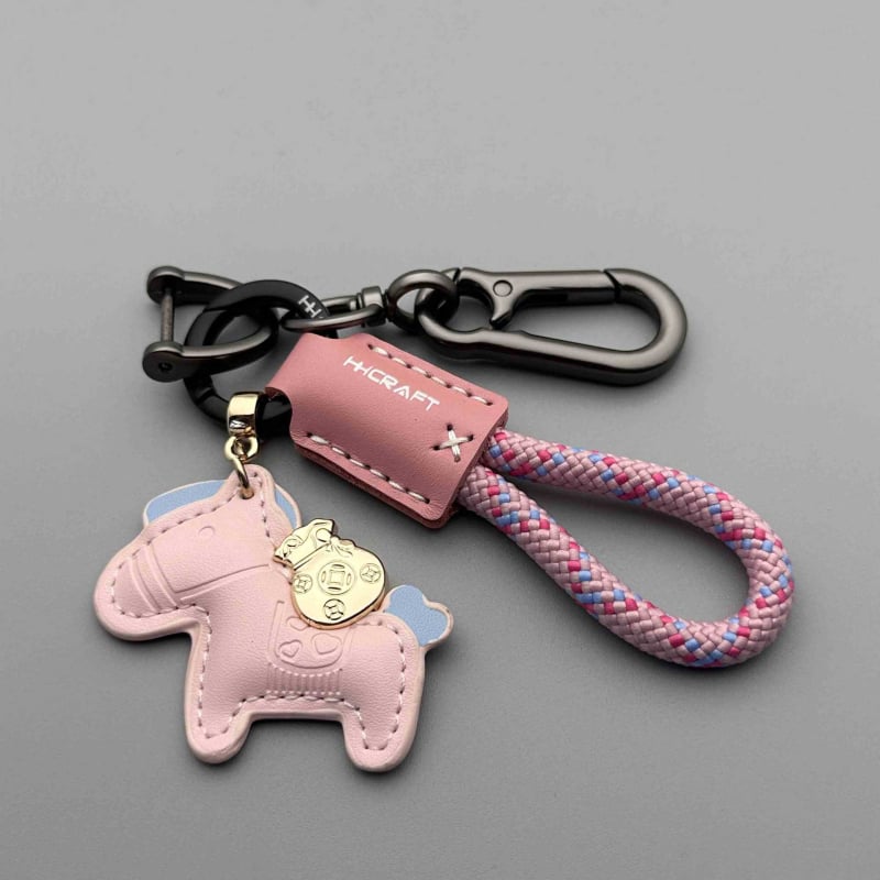 Kľúčenka – roztomilý karikatúrny štýl, kožená pletená šnúrka a kruh na kľúče pre auto zo zinkovej zliatiny – darček k narodeninám