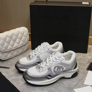 Αθλητικά παπούτσια με δίχτυωτό άνω μέρος, μεσαίου ύψους, δερμάτινη επένδυση, εμπρόσθιο κορδόνι, παχιά σόλα