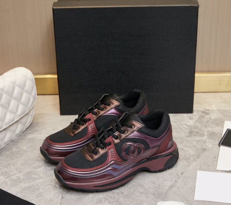 Αθλητικά παπούτσια με δίχτυωτό άνω μέρος, μεσαίου ύψους, δερμάτινη επένδυση, εμπρόσθιο κορδόνι, παχιά σόλα