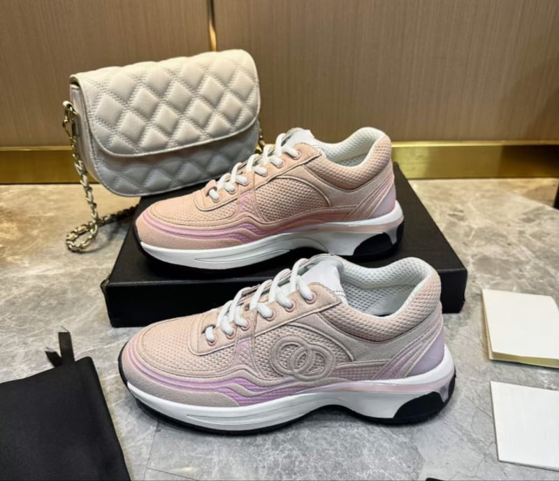 Αθλητικά παπούτσια με δίχτυωτό άνω μέρος, μεσαίου ύψους, δερμάτινη επένδυση, εμπρόσθιο κορδόνι, παχιά σόλα