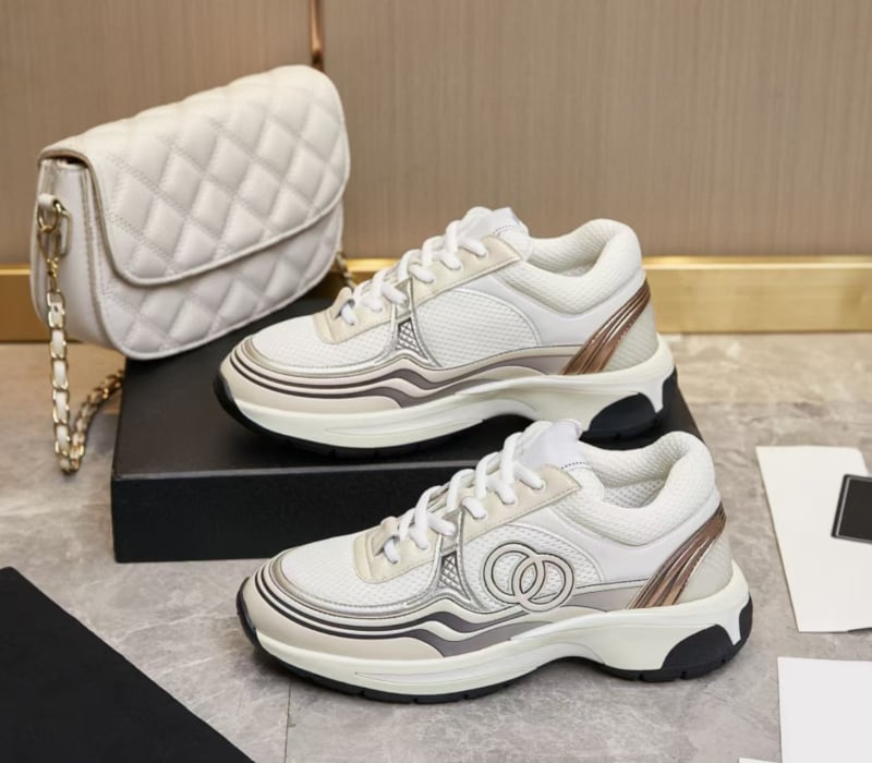 Αθλητικά παπούτσια με δίχτυωτό άνω μέρος, μεσαίου ύψους, δερμάτινη επένδυση, εμπρόσθιο κορδόνι, παχιά σόλα