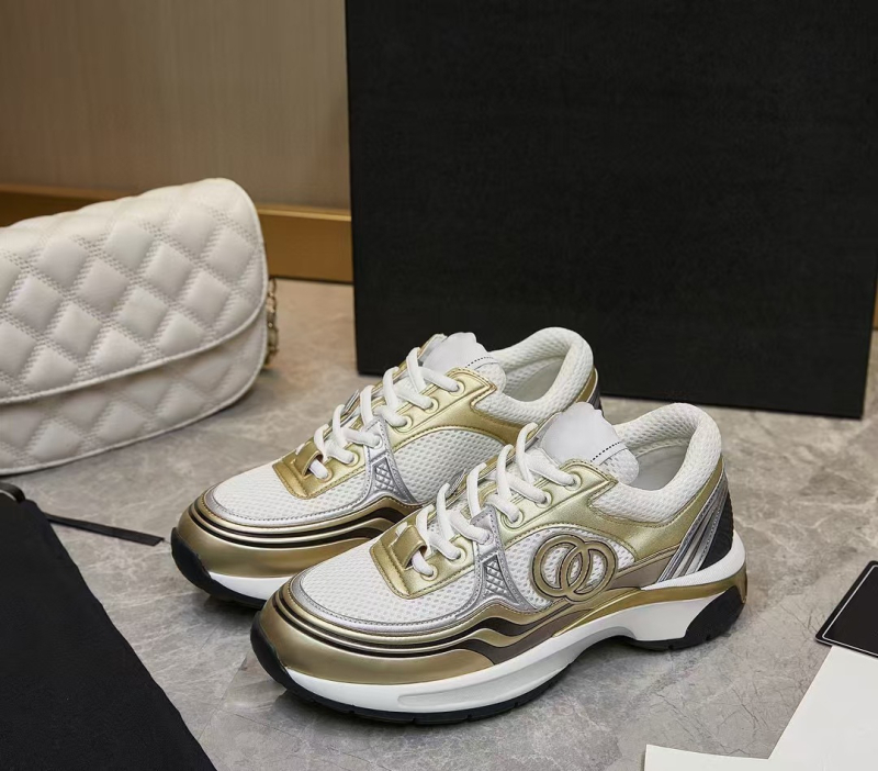 Αθλητικά παπούτσια με δίχτυωτό άνω μέρος, μεσαίου ύψους, δερμάτινη επένδυση, εμπρόσθιο κορδόνι, παχιά σόλα