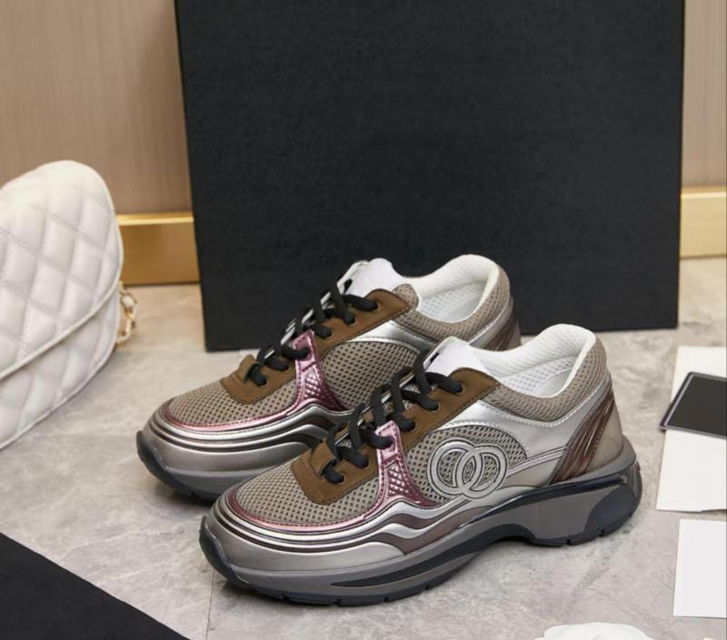 Αθλητικά παπούτσια με δίχτυωτό άνω μέρος, μεσαίου ύψους, δερμάτινη επένδυση, εμπρόσθιο κορδόνι, παχιά σόλα