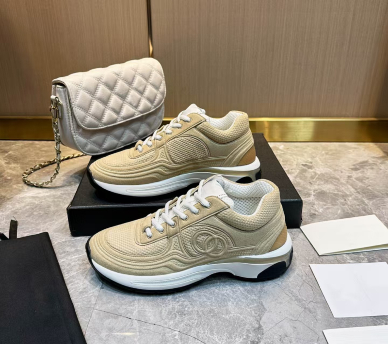 Αθλητικά παπούτσια με δίχτυωτό άνω μέρος, μεσαίου ύψους, δερμάτινη επένδυση, εμπρόσθιο κορδόνι, παχιά σόλα