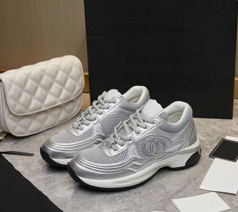 Αθλητικά παπούτσια με δίχτυωτό άνω μέρος, μεσαίου ύψους, δερμάτινη επένδυση, εμπρόσθιο κορδόνι, παχιά σόλα