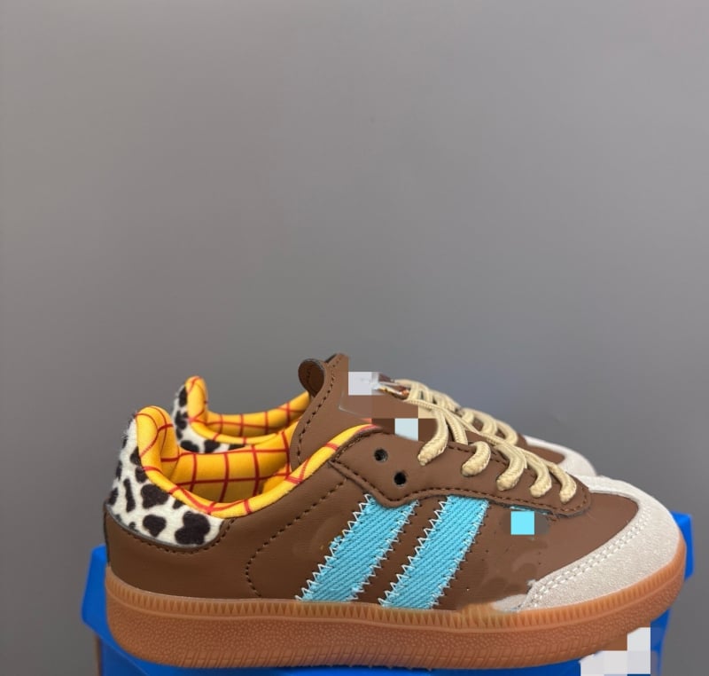 Gyerekeknek szánt vékony talpú sportcipő, pamut felsőrész, belső textil, könnyű, műanyag talp