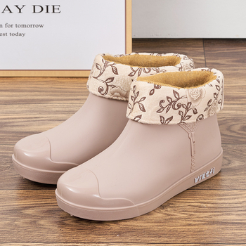 Γυναικείες PVC γαλότσες βροχής – χαμηλός σωλήνας, χαμηλή φτέρνα 1–3 cm, όλο το χρόνο, καθημερινό στυλ.