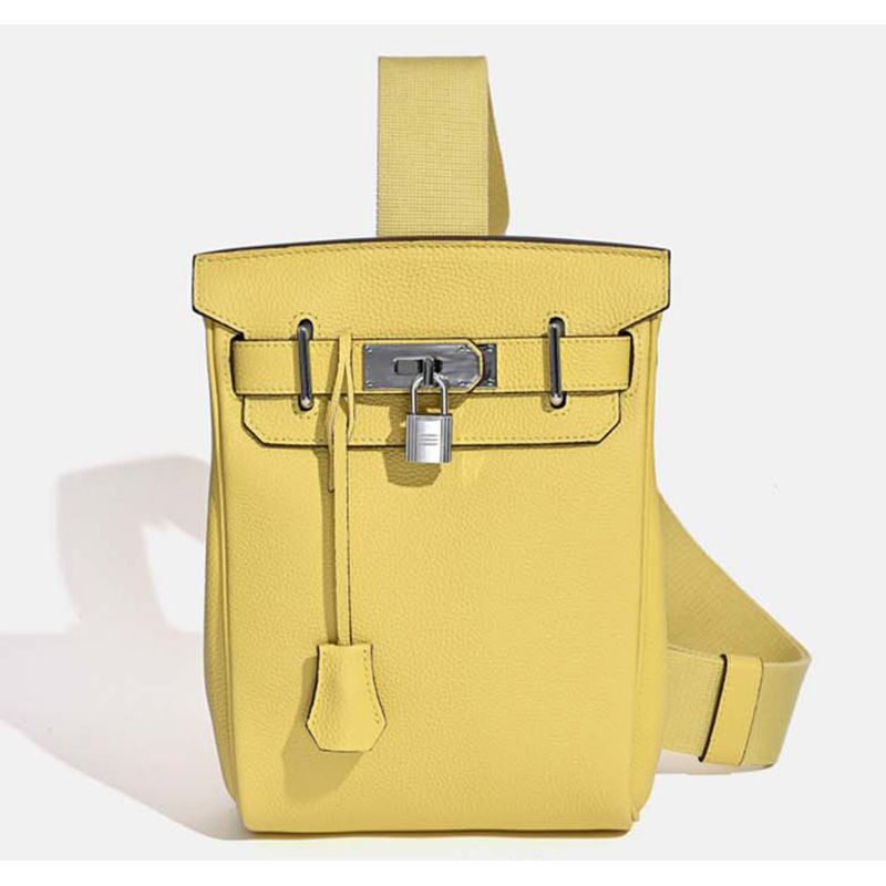 Geantă unisex pentru piept din piele naturală, cu capac, închidere cu lacăt, buzunar cu fermoar, căptușeală din piele, stil urban minimalist