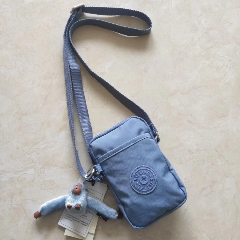 Mobiltelefon táska crossbody – nylon anyag, cipzár, érmezsák, függőleges négyszögletes forma, belső nylon bélés