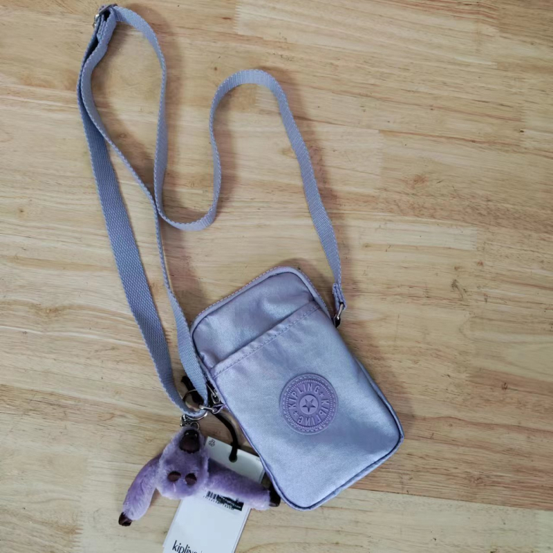 Mobiltelefon táska crossbody – nylon anyag, cipzár, érmezsák, függőleges négyszögletes forma, belső nylon bélés