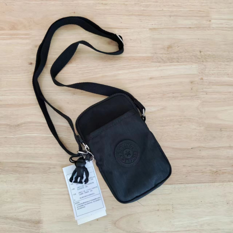 Mobiltelefon táska crossbody – nylon anyag, cipzár, érmezsák, függőleges négyszögletes forma, belső nylon bélés