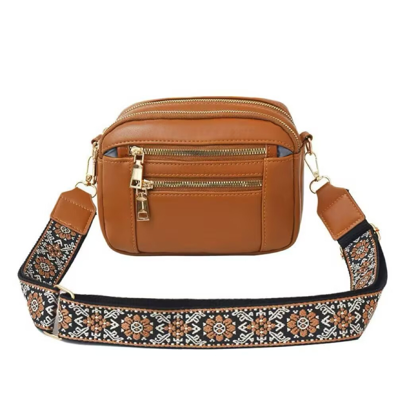 Ženska crossbody torba, kvadratnog oblika, PU materijal, zatvarač, poliester podstava, unutarnji džepovi: džep na zatvarač i džep za mobitel