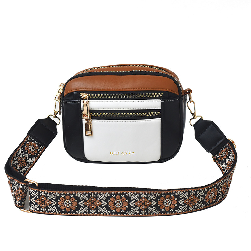 Ženska crossbody torba, kvadratnog oblika, PU materijal, zatvarač, poliester podstava, unutarnji džepovi: džep na zatvarač i džep za mobitel