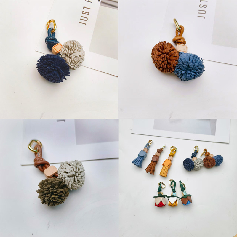 Κολιέ-μπρελόκ για τσάντα, μικροϊνες, χειροποίητη φούντα-μπάλα, πρωτότυπος σχεδιασμός, ημιχειροποίητη κατασκευή