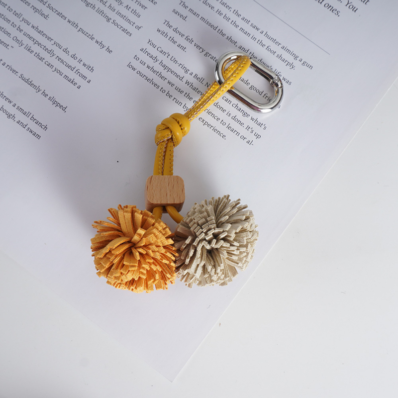 Κολιέ-μπρελόκ για τσάντα, μικροϊνες, χειροποίητη φούντα-μπάλα, πρωτότυπος σχεδιασμός, ημιχειροποίητη κατασκευή