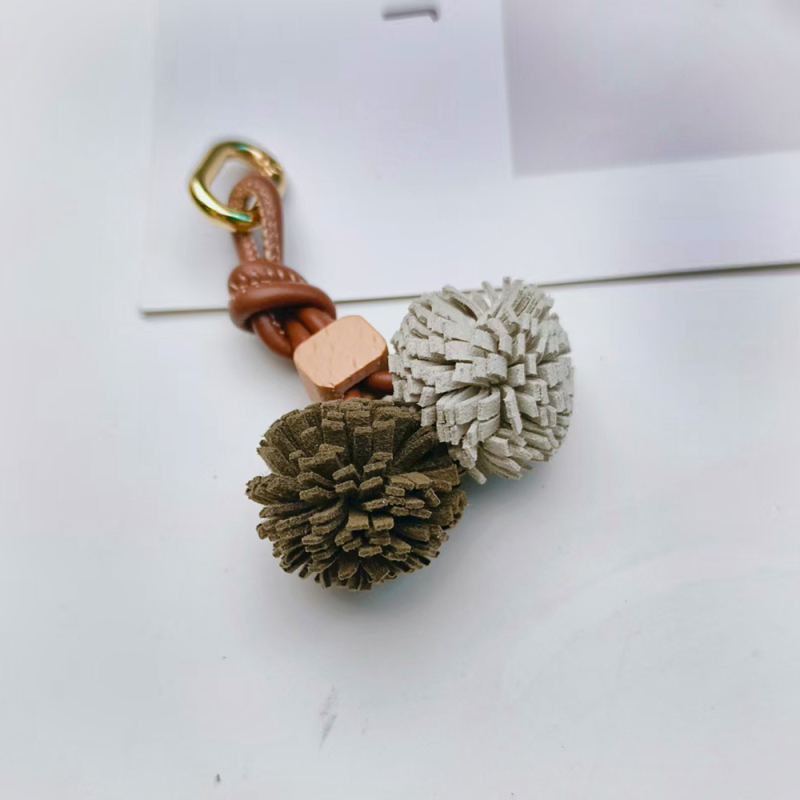 Κολιέ-μπρελόκ για τσάντα, μικροϊνες, χειροποίητη φούντα-μπάλα, πρωτότυπος σχεδιασμός, ημιχειροποίητη κατασκευή