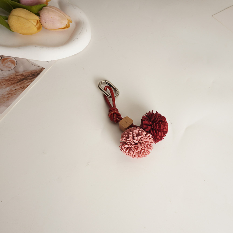 Κολιέ-μπρελόκ για τσάντα, μικροϊνες, χειροποίητη φούντα-μπάλα, πρωτότυπος σχεδιασμός, ημιχειροποίητη κατασκευή