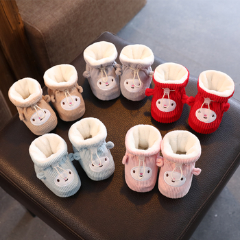 Téli babacipő corduroy felsőrésszel, karikatúra mintával, elasztikus zárással, 2–13 hónapos korosztálynak