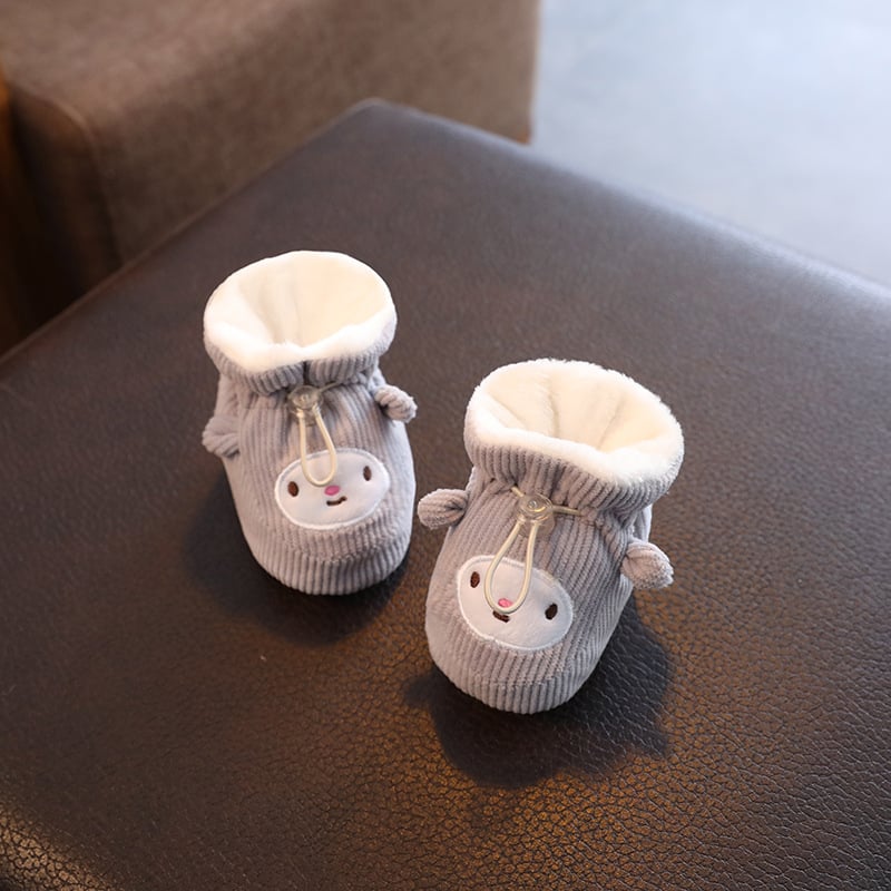 Téli babacipő corduroy felsőrésszel, karikatúra mintával, elasztikus zárással, 2–13 hónapos korosztálynak