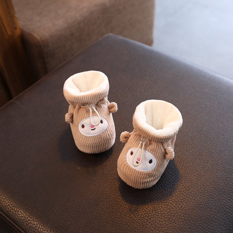 Téli babacipő corduroy felsőrésszel, karikatúra mintával, elasztikus zárással, 2–13 hónapos korosztálynak