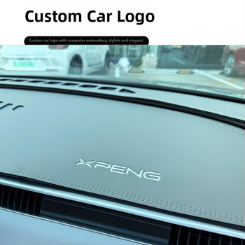 Covor pentru panoul de instrumente Xiaopeng MONA M03, piele de catifea, protecție împotriva razelor solare și izolație termică, model geometric, logo imprimat