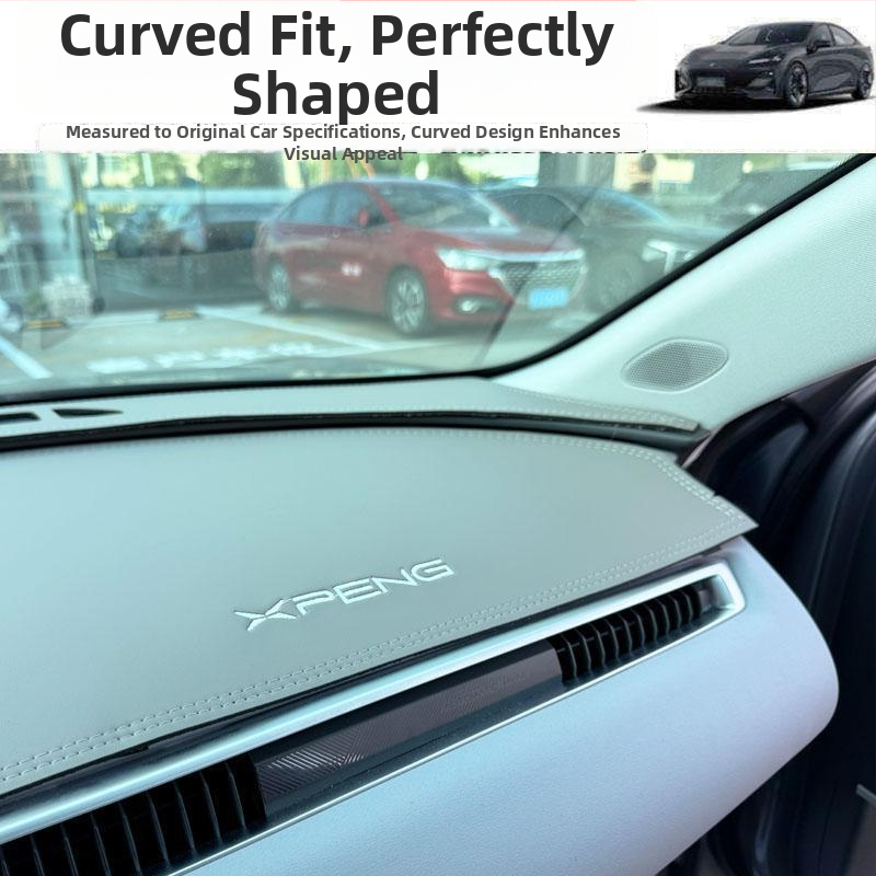 Podložka na palubný panel pre Xiaopeng MONA M03, semišová koža, tienenie a tepelná izolácia, geometrický vzor, s tlačeným logom